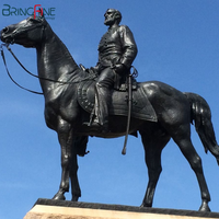 Statue équestre classique en bronze et laiton poli, sculpture d'un roi chevauchant un cheval