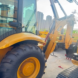 Excavadora Usada CAT 420F con Retroexcavadora, Tracción en las Cuatro Ruedas, Cargador Hidráulico Multifunción, en Existencia - Product Image 3