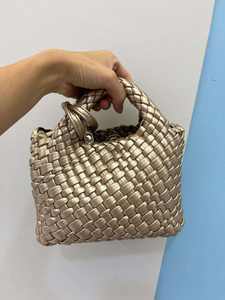 Nouveau Sac à Main Femme en Cuir Souple 2026 avec Pendentif Boule, Style Européen Personnalisé - Product Image 2