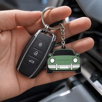 Porte-clés direct usine, mignon, en émail, motif voiture de sport de dessin animé, pendentif décoratif pour sac à main, souvenir de voiture, cadeau de vacances, porte-clés personnalisé