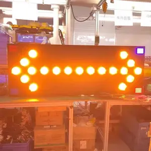 Op Maat Gemaakte Verkeersbord Op Zonne-Energie Led Pijlbord Led Bord Aanleg Wegenwerk Directionele Bord Fabrieksprijs