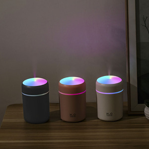 เครื่องพ่นไอน้ำอัลตราโซนิกแบบพกพาขนาด 300 มล. พร้อมไฟ LED รุ่นใหม่ ใช้กับน้ำหอมและน้ำมันหอมระเหยสำหรับรถยนต์ ช่องเสียบ USB - Product Image 3