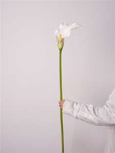 Grandes fleurs artificielles réalistes de 39 pouces à longue tige, Calla Lily, <span class=keywords><strong>Arum</strong></span> Lilies, pour <span class=keywords><strong>la</strong></span> décoration de <span class=keywords><strong>la</strong></span> maison, de <span class=keywords><strong>la</strong></span> cuisine, des mariages, des fêtes et des bureaux - Product Image 6