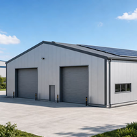 Almacén Prefabricado de Acero de 1000 m² con Paneles Sándwich Aislantes y Techo Solar