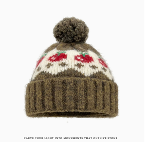 Bonnet en laine style Fair Isle avec pompon cerise mignon pour femme, bonnet tricoté confortable et polyvalent avec protection pour les oreilles pour l'automne et l'hiver - Product Image 5