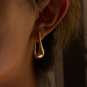 Pendientes de aro en forma de U de acero inoxidable chapado en oro con diseño de gota de agua, joyería de moda para mujer. - Product Image 2