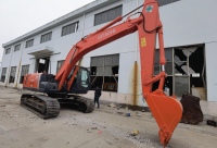 Excavatrices Hitachi ZX200 d'occasion fabriquées au Japon, excavatrice sur chenilles d'occasion de 20 tonnes ZX200 à vendre