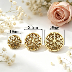 Botones de metal retro tallados con motivos florales de varios tamaños, elegantes botones huecos para coser en blazers, prendas de abrigo y adornos de ropa DIY. - Product Image 1