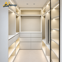 Armoire Walk-in en Verre Blanc Épuré avec Tiroirs Fluides et Éclairage LED Intégré pour Rénovation de Suite Principale – Approvisionnement en Conteneurs Complets