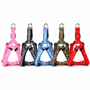 Arnés ajustable de nailon para perros con patrón de camuflaje para perros pequeños, estilo lindo, cierre de hebilla, lavable a mano - Product Image 1