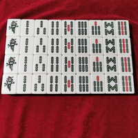 طاولة ماجونغ إلكترونية مخصصة مكونة من 156 قطعة، طاولة خشبية حديثة مع بلاط ماجونغ صيني أوتوماتيكي 40 مم من الميلامين للترفيه