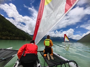 Trimarán U-boat para 2 Personas, Velero de Plástico con Pedales - Product Image 4