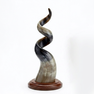 Sculpture spirale moderne en bois massif faite à la main, gravée, pièce d'art décorative autoportante, pour la maison, les mariages, de haute qualité et durable - Product Image 1