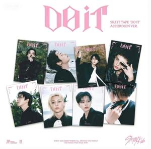 Stray Kids SKZ IT TAPE DO IT Versión Acordeón, Photobook de K-pop, Empaque Plegable, Edición Oficial STAY de JYP Entertainment, Lanzamiento 2024 - Product Image 3