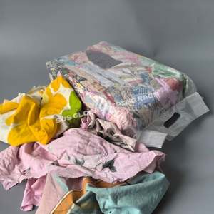 Trapos de Limpieza Industriales de Algodón 100% Reciclado, de Color Mixto Claro, en Trozos, Aptos para Limpiar Máquinas - Product Image 1