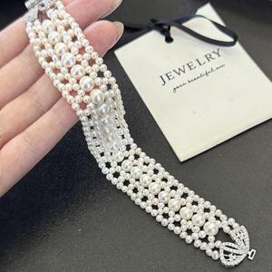 Colliers de mode faits à la main multi-rangs en perles d'eau douce naturelles, presque rondes, à fort éclat, tressés cinq rangs style palais - Product Image 1