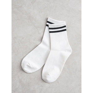 Chaussettes de sport à anneau de cheville blanches pour femmes - Product Image 1