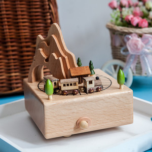 Carillon a manovella in legno massello a forma di giostra con melodia di Buon Compleanno per regali per bambini - Product Image 3