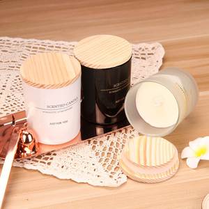 Bougie parfumée en verre avec couvercle en bois, finition mate, noir et blanc givré, style minimaliste pour la décoration de la maison - Product Image 2