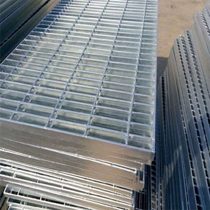 Grille en acier galvanisé 1000 mm x 900 mm, maille 32 x 100 mm, densité minimale 260 g/m², revêtement de sol pour passage de voitures - Product Image 3