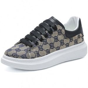 Zapatillas de Lujo Estilo Retro 2026, Nuevas Zapatillas de Hombre de Lujo, Tendencia de Moda, Antideslizantes, Transpirables, con Suela Gruesa, Cómodas para Caminar - Product Image 1