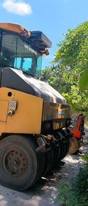 Xp303s Xp303ks 30-Tonnen Hydraulische Verdichterwalze mit Weichai-Motor, Hydraulikpumpe und Gummireifen – Straßenwalze zum Verkauf - Product Image 4