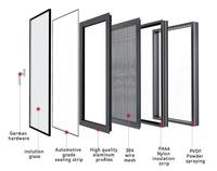 Ventana Abatible de Aluminio Estilo Francés con Marcos de Rotura Térmica que Mantiene los Interiores de la Villa Cálidos y Silenciosos Durante Todo el Año