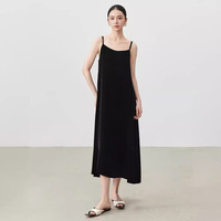862336-1 Robe nuisette longue en soie de mûrier et velours de soie authentique pour femme, style minimaliste, design de créateur, effet amincissant et flatteur pour la silhouette, collection été