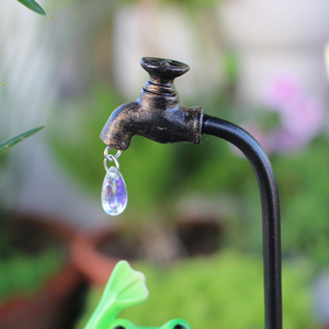 Statue de bain de <span class=keywords><strong>grenouille</strong></span> <span class=keywords><strong>verte</strong></span> lunatique avec robinet artisanat en résine-<span class=keywords><strong>grenouille</strong></span> dans un seau en bois avec eau de bain bleue et porte-savon - Product Image 3