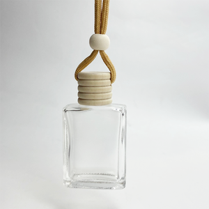 Ciondolo fragranza per auto di lusso interni per auto oli profumati vuoti imballaggio bottiglia di profumo appesa per auto con coperchio in legno - Product Image 2