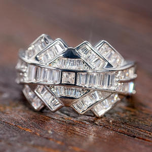 A338 Anello di Lusso in Argento con Diamanti per Donna, Taglio Baguette, Colore G Naturale, Gioiello di Fidanzamento - Product Image 6