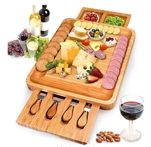 Conjunto de placa de queijo de bambu, com talheres na gaveta, placa de bambu com faca de queijo