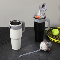 Bouteille de sport en métal thermolaqué de 1250 ml avec poignée portable pour l'entraînement et le fitness – Stock usine