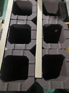 Briques Réfractaires en Magnésie Chrome Noires Marron Densité Moyenne (1580-1770°C) Densité 3.1 Marque HCR - Product Image 2