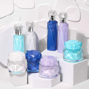 Bouteilles essentielles de lotion cosmétique d'emballage acrylique bleu de forme en cristal de <span class=keywords><strong>50ml</strong></span> avec la pompe - Product Image 4