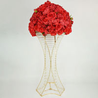 Grand support de fleurs artificielles en métal doré et en cristal pour intérieur et extérieur de luxe moderne décorations de centres de table de mariage et d'événements