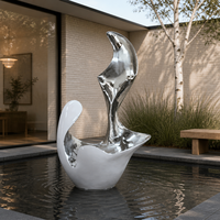Sculpture abstraite en acier inoxydable, grande statue métallique polie miroir à courbes fluides pour l'extérieur, idéale pour les installations aquatiques modernes