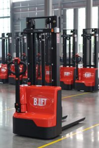 Montacargas HELI EVERLIFT ELES-12/15J 1500KG 1200KG <span class=keywords><strong>1</strong></span>.2 Toneladas <span class=keywords><strong>1</strong></span>.<span class=keywords><strong>5</strong></span> Toneladas de Capacidad Apilador Eléctrico Patas Estrechas 4WD Batería de Plomo-Ácido <span class=keywords><strong>1</strong></span> - Product Image 3