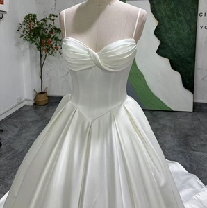 Robe de mariée longue élégante et luxueuse en satin, style princesse, coupe A, pour femmes, robe de mariée blanche de rêve avec dos en V profond et nœud - Product Image 2