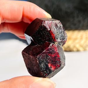 Piedra de Granate en Bruto Ecológica de Alta Calidad al por Mayor, 3-5 cm, Cristales Naturales de Forma Irregular, Color Rojo Vino, Gema en Bruto - Product Image 2