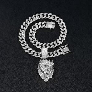 Collier long plaqué or, chaîne cubaine, pendentif tête de lion avec strass en cristal, accessoire sportif pour homme - Product Image 2