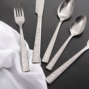 Set di Coltelli e Forchette in Acciaio Inox Intagliati Retrò: Posate Estetiche per una Tavola da Pranzo di Lusso - Product Image 6