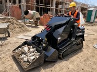 T490 Mini Track Loader Skid Steer Style 4.5KN Daya Angkat 350kg Beban Maksimum 2489mm Tinggi 1900mm Pin Bucket EPA5