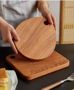 Tabla de Cortar de Madera con Mango, Estilo Rústico, Única, para Cortar y Servir Queso y Carne - Product Image 3