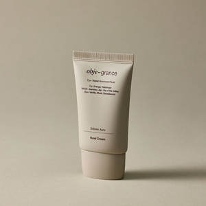 Objegrance Solemne Aura Crema de manos Polvo ligero no pegajoso Sensación Humedad de larga duración Boquilla estrecha Clima caliente - Product Image 3