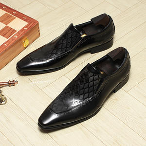 Nueva tendencia en zapatos de cuero brillante para hombre, estilo deportivo británico, zapatos casuales de cuero con cordones para otoño e invierno. - Product Image 3