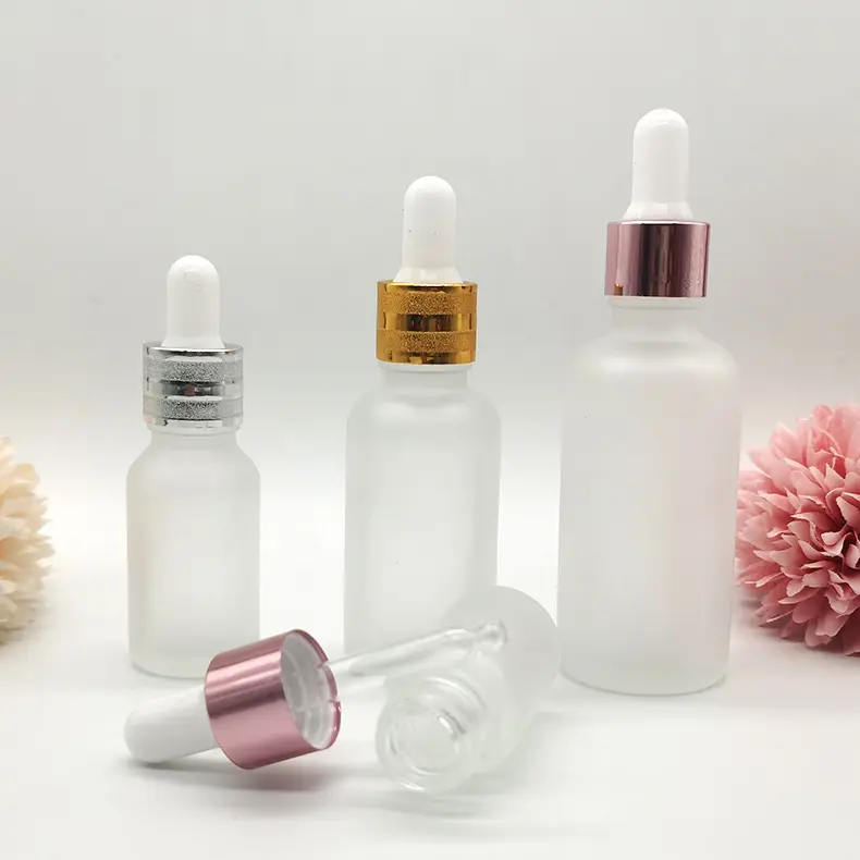 Stokta 5ml 10ml 15ml 20ml 30ml 50ml 100ml gümüş özü ambalaj şişesi gül altın buzlu uçucu yağ için cam damlalık şişe