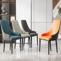 Chaise de salle à manger moderne en similicuir PU de style italien avec dossier pour salons et hôtels, pieds en métal durables