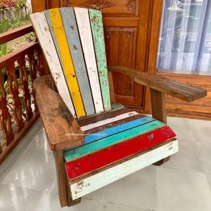 เก้าอี้โยกทำมือจากไม้เรือที่รีไซเคิล เหมาะสำหรับใช้ทั้งภายในและภายนอกอาคาร ผสมผสานความมีเสน่ห์แบบชนบท - Product Image 4