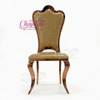 Chaises et tables de luxe en acier inoxydable de qualité supérieure, design moderne, durables, pour hôtels, événements extérieurs et mariages dorés.